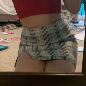 Plaid skirt with slit